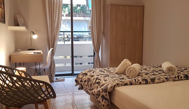 Palette Apartment (Bamboo) - Athens Center, 6 BD, 3 BATH