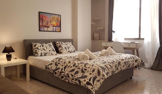 Palette Apartment Chocolate - Athens Center, 6 BD, 3 BATH