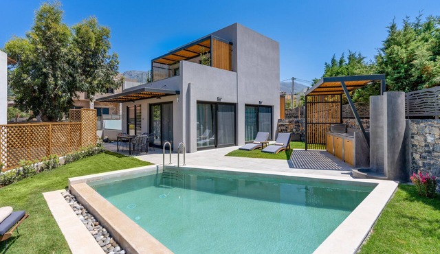 Paligremnos Residence III, a Beachside Retreat!