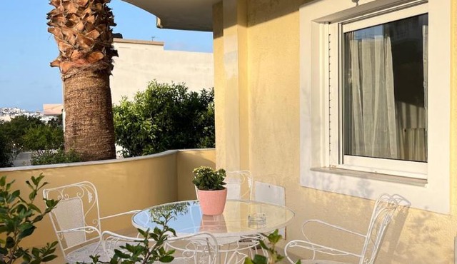 Palm Tree Apartment