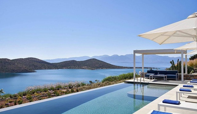 Panoramic Sea Views to Spinalong Island with a heated pool