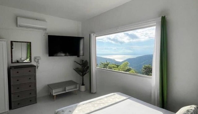 Panoramic Sunset & Sunrise Views, Spacious 2BR Getaway