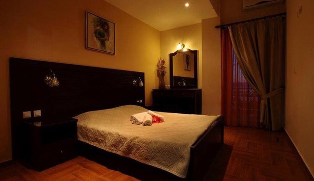 Pantheon Hotel & Suites