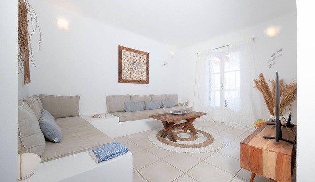 Paradise 3 quiet bdrm home by the beach Naxos