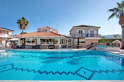 PARADISE APARTMENTS & SUITES