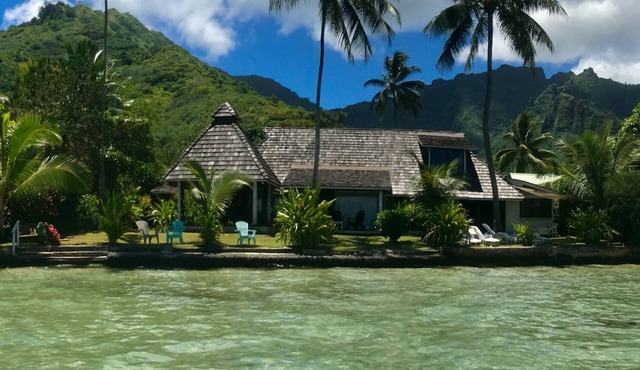 Pension Poerani Moorea - DeLuxe Suite, living room, kitchen, 2 bedrooms a/c