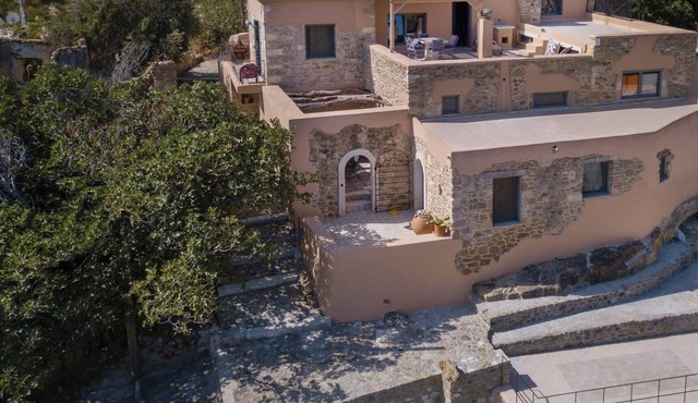 Pera Chorio - Dion: Artist's stone house with countryside views