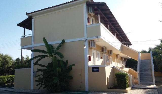Pet-Friendly Studio apartment Aquarius 1 with Balcony & Wi-Fi