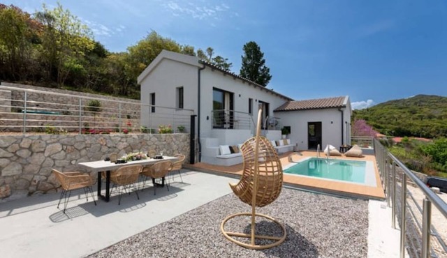 Phos & Physis Luxury Villa