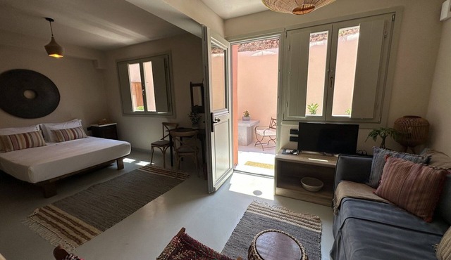 Picturesque Santorini Villa | 1 Bedroom Studio | Beautifully Decorated Secluded.