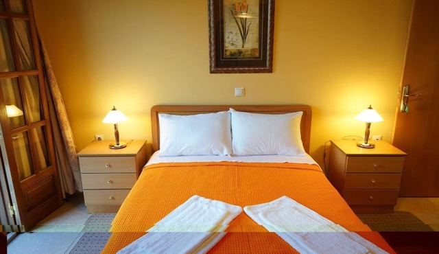 Pinotsi Room 1- Double bed