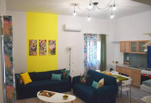 Pirgos Colorful Studio Sleeps 2 Parking WiFi Ac