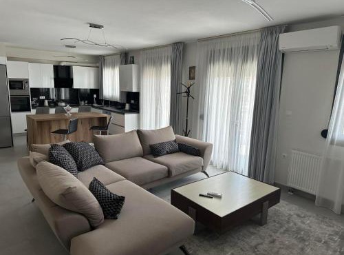 Poly's Home 2