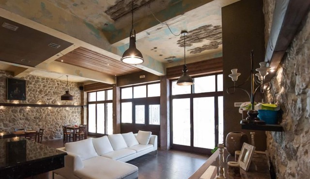 Polys Guest House