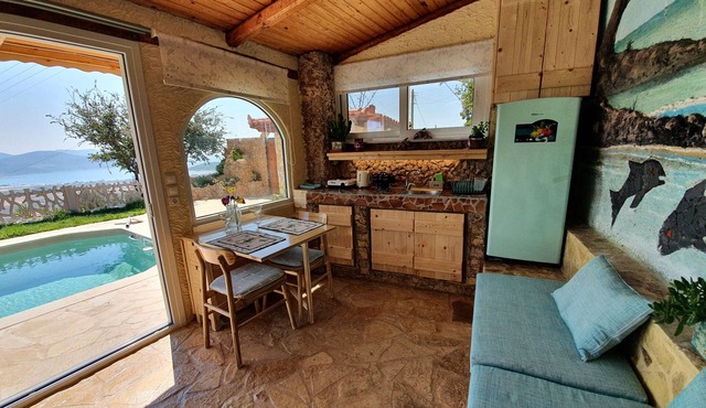 Pool Studio with panoramic view to the sea & mountains