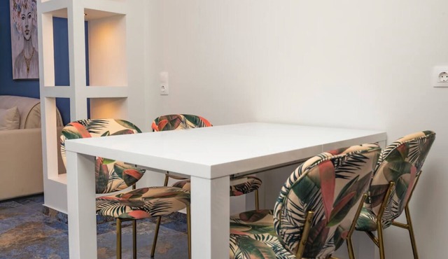 Poseidon 5: Elegant 4th-Floor Retreat with Stunning Views and Modern Comfort!