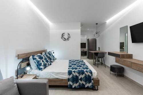 POUNEDES LUXURY SUITES