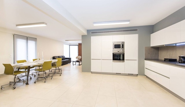 Prime 3BR/2BA Apt Heart of Heraklion-Fiber WIFI–Steps to Lions Sq Walk to Port 1