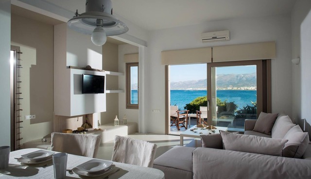 Private peaceful sea front house with spectacular view