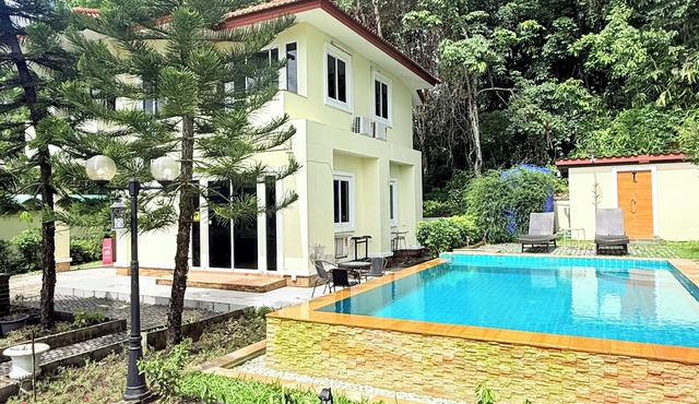 Private Pool Villa 4BR Fast Wifi Koh Chang in Tambon Ko Chang