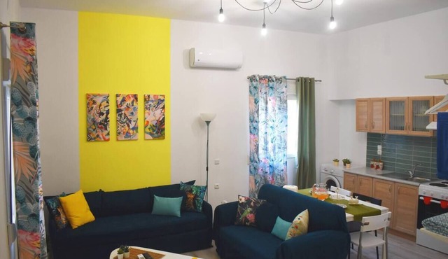 Pyrgos Colourful Studio (wifi A/C parking)
