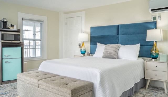 Queen room with private oceanfront balcony - incredible views! in Hampton