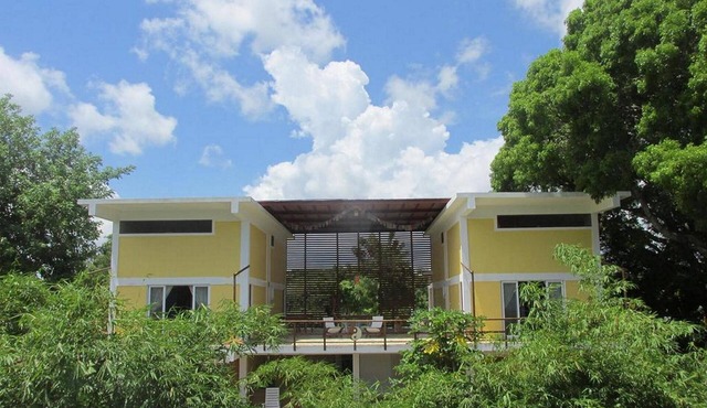 Quiet, inexpensive condo immersed in green, perfect for singles