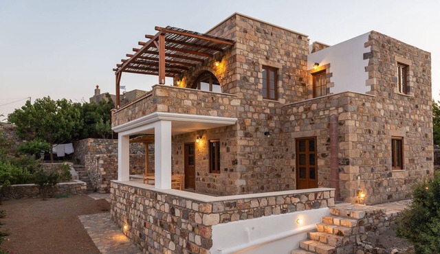 R 1086 Leon’s Villa Sofia With Sea view, Private Balcony or Terrace & Barbecue