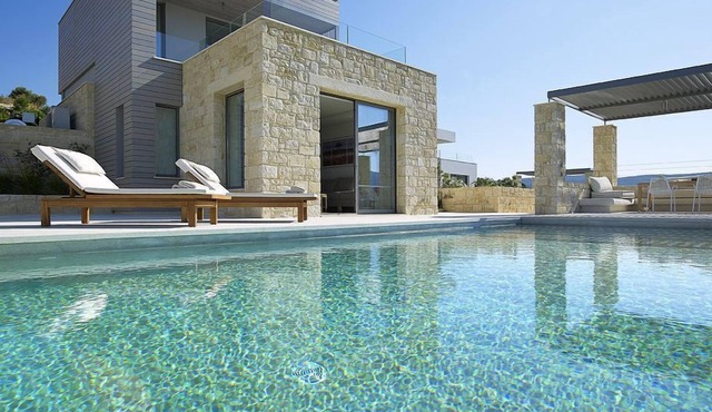 R 3091 Villa Fay With Central Heating ,Hair Dryer & Washing Machine.