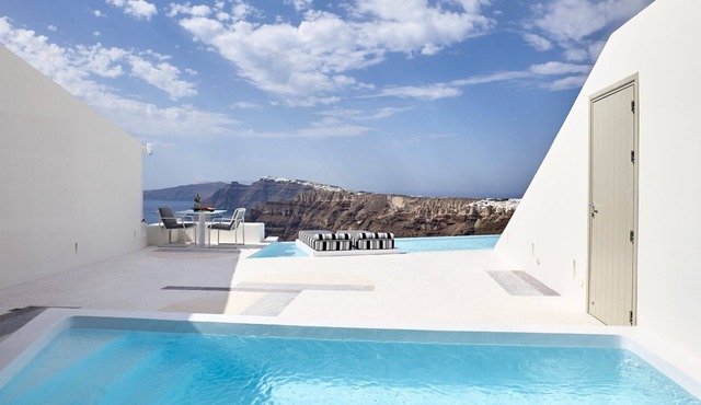 R 320 Sugarmoon Suite Santorini with Pool Views of the Aegean Sea Incl Breakfast