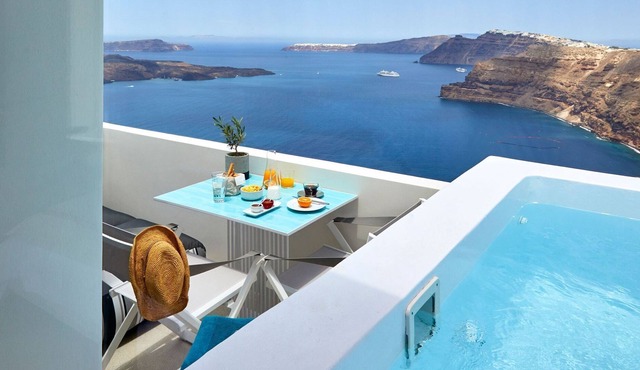 R 322 Deck Suite Santorini with Private Pool and Panoramic Views Incl Breakfast