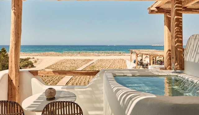 R 330 Deluxe Upper Floor Sea View Suite | Outdoor Jacuzzi and Sea Views Incl Breakfast