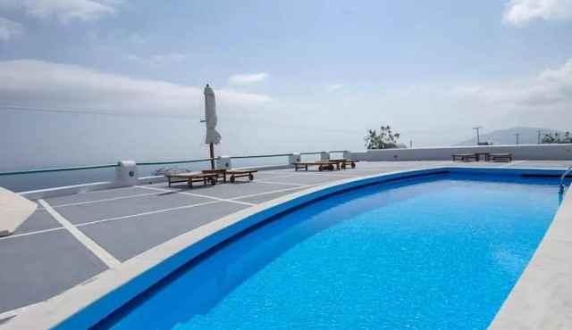 R 389 Deluxe 2 Floor Villa with Hotel Pool Incl Breakfast