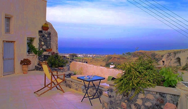 Real Santorini, Cave House – far from the crowds