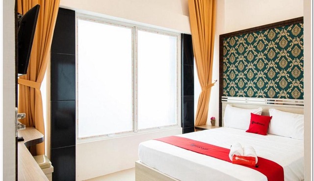RedDoorz Plus @ Centrium Katamso Medan