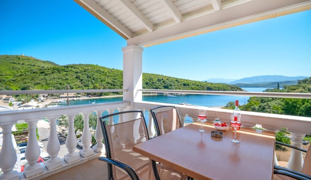 Renoula: Charming 2-Bedroom Corfu Apartment with Sea Views, Garden, Wifi