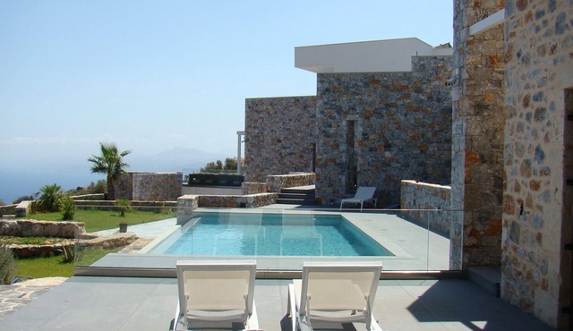 Renovated old sheepfold, magnificent views over the Aegean Sea and shared swimming pool