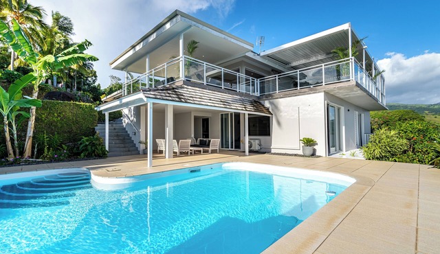 Rent a part of Domaine To'a Hotu. 3 bedrooms, 3 bathrooms, 8 people max.