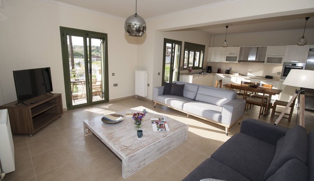 RIVER 2 Beautiful and large maisonette with three bedrooms