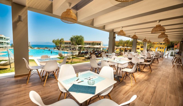 Robolla Beach Aparthotel