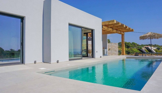 Romantic Retreat for Couples, A/C, Private Pool, Panoramic Sea Views - 5mins to Spartia & Beach!