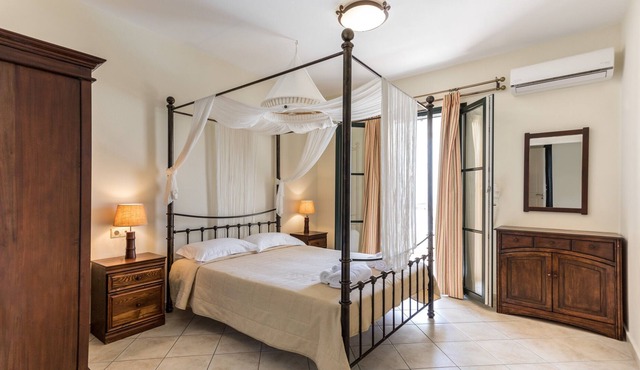 ROOFGARDEN JACUZZI EXECUTIVE SEA VIEW VILLA | ILIADA VILLAS