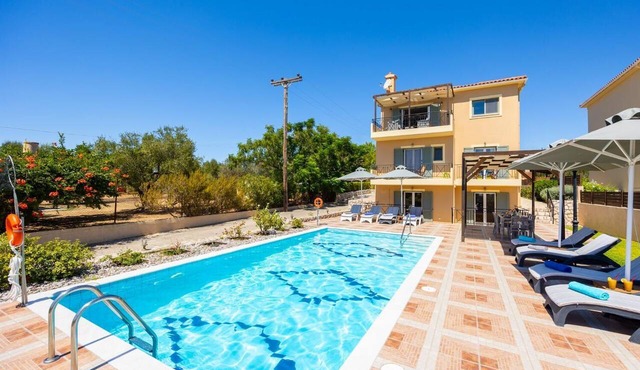 Rose Villa - Four Bedroom Villa, Sleeps 8