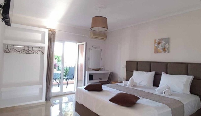 Roussa's Studios and Apartments
