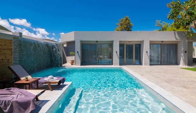 Rua Luxury Villa - Three Bedroom Villa, Sleeps 6
