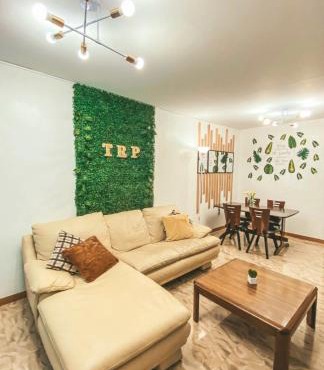 RUSTIC THEMED - 2BR TownHouse - near Clark Airport - TRP4 in Mining