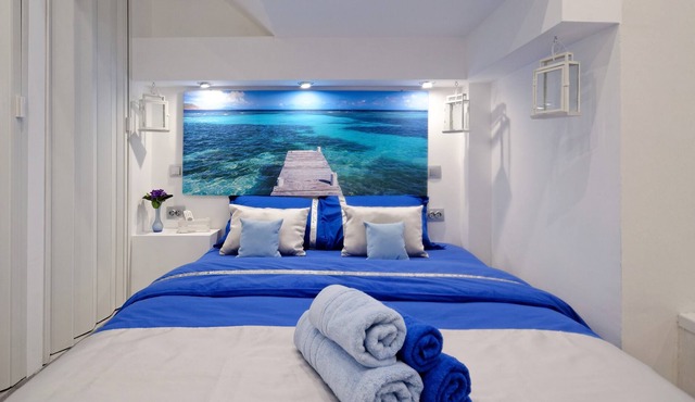 Santorini style in Athens Plaza Luxury apartments
