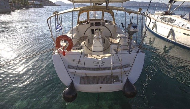 Saronic Isles Sailing: Sun-Kissed Beaches and Azure Waters