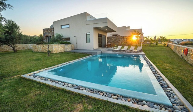 Scias Estate Chania: Walk to Beach & Shops/2 Villas/2 Private Pools