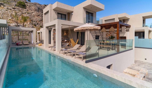 Sea views and a beach nearby.